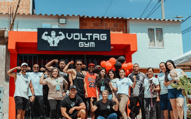 Comunidad Voltag Gym — Foto grupal de miembros y equipo