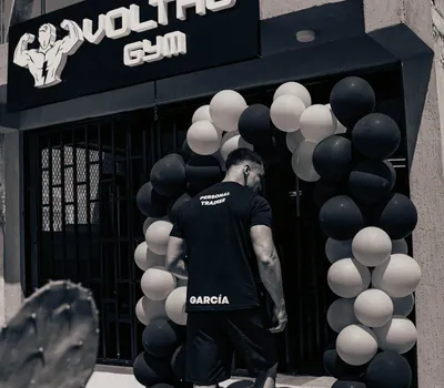 Fachada de Voltag Gym en la inauguración
